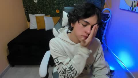 Snapshot of luke_howland chatting on 12/20/24, 08:23 Luke online show from 12/20/24, 08:23