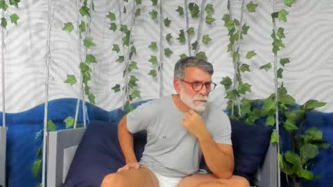 Snapshot of lukecrews chatting on 02/10/25, 07:17 Luke Crews online show from 02/10/25, 07:17