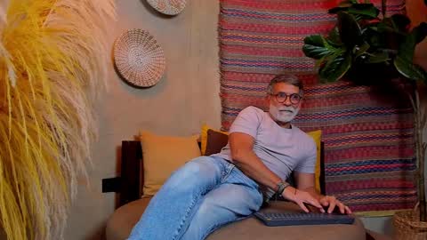 Snapshot of lukecrews chatting on 03/01/25, 02:15 Luke Crews online show from 03/01/25, 02:15