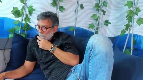 Snapshot of lukecrews chatting on 03/01/25, 07:26 Luke Crews online show from 03/01/25, 07:26