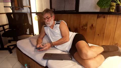 Snapshot of lukecrews chatting on 03/05/25, 04:35 Luke Crews online show from 03/05/25, 04:35