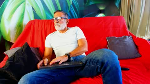 Snapshot of lukecrews chatting on 09/21/25, 07:48 Luke Crews online show from 09/21/25, 07:48