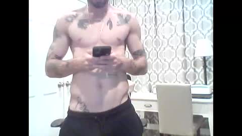 Snapshot of lukegsp3310 chatting on 12/20/24, 02:05 luke3310 online show from 12/20/24, 02:05
