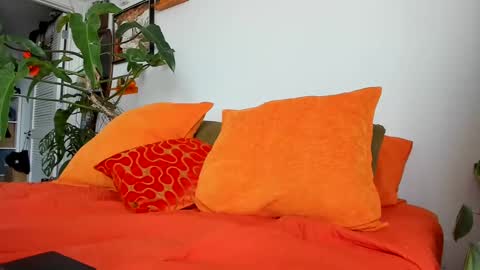 Snapshot of lukerex chatting on 12/17/24, 04:21 Luke Rex online show from 12/17/24, 04:21