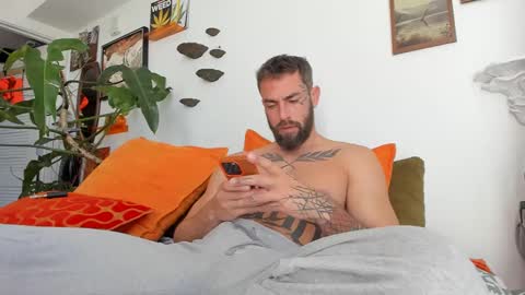 Snapshot of lukerex chatting on 01/27/25, 03:39 Luke Rex online show from 01/27/25, 03:39