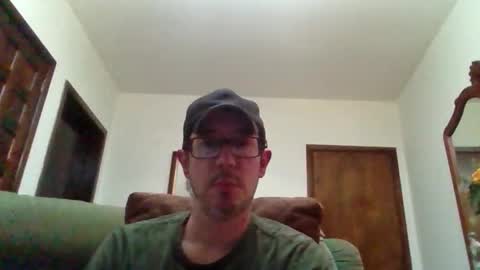 Snapshot of lukz88bigcock chatting on 10/02/25, 11:01 Luke online show from 10/02/25, 11:01