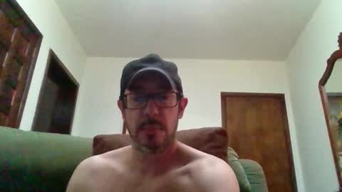 Snapshot of lukz88bigcock chatting on 10/16/25, 01:17 Luke online show from 10/16/25, 01:17