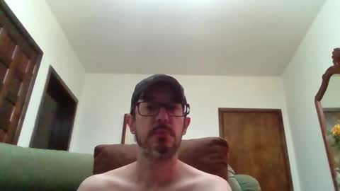 Snapshot of lukz88bigcock chatting on 10/25/25, 12:51 Luke online show from 10/25/25, 12:51