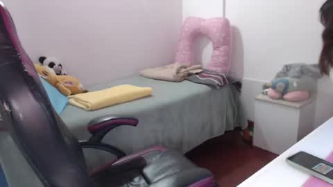 Snapshot of lula_05 chatting on 12/14/24, 04:20 Vicky online show from 12/14/24, 04:20