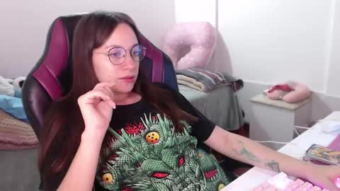 Snapshot of lula_05 chatting on 12/19/24, 07:40 Vicky online show from 12/19/24, 07:40