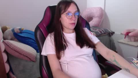 Snapshot of lula_05 chatting on 12/20/24, 06:35 Vicky online show from 12/20/24, 06:35