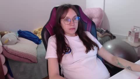 Snapshot of lula_05 chatting on 12/21/24, 12:42 Vicky online show from 12/21/24, 12:42