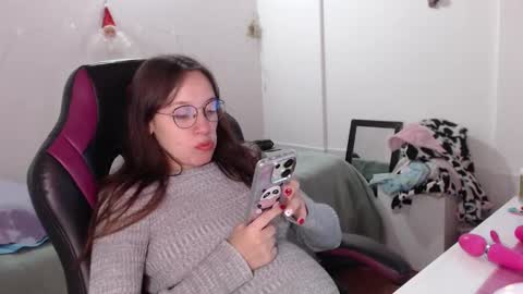 Snapshot of lula_05 chatting on 12/30/24, 03:36 Vicky online show from 12/30/24, 03:36