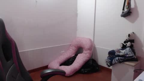 Snapshot of lula_05 chatting on 02/27/25, 03:36 Vicky online show from 02/27/25, 03:36