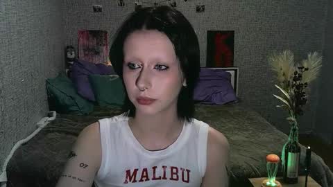 Snapshot of lullypopa chatting on 10/22/25, 01:44 lullypopa online show from 10/22/25, 01:44