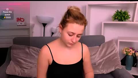 Lily online show from 02/17/26, 09:43