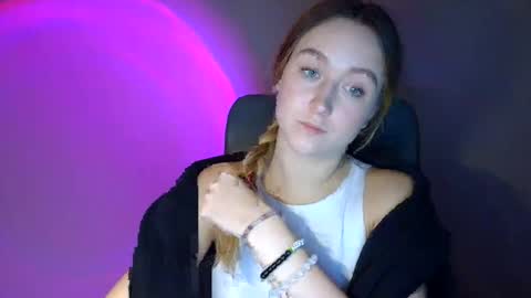 Lulu Baby18 online show from 12/15/25, 08:57