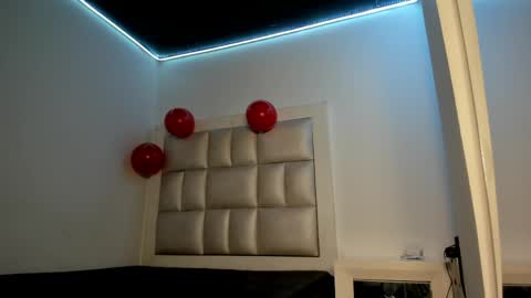 elizabeth online show from 04/23/26, 12:04