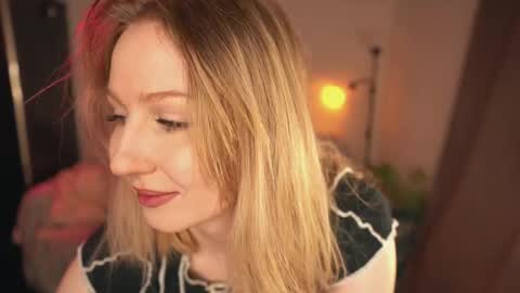 Snapshot of lulu_lovett chatting on 01/28/25, 10:02 lulu_lovett online show from 01/28/25, 10:02