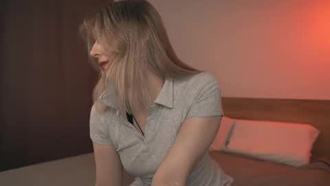 Snapshot of lulu_lovett chatting on 03/11/25, 12:28 lulu_lovett online show from 03/11/25, 12:28