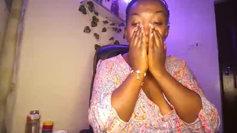 Snapshot of lulu_sparks1 chatting on 10/18/25, 05:21 lulu_sparks1 online show from 10/18/25, 05:21