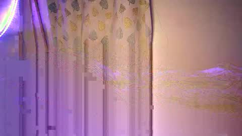 Snapshot of lulu_sparks1 chatting on 10/19/25, 04:57 lulu_sparks1 online show from 10/19/25, 04:57