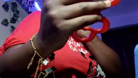 Snapshot of lulu_sparks1 chatting on 10/29/25, 03:42 lulu_sparks1 online show from 10/29/25, 03:42