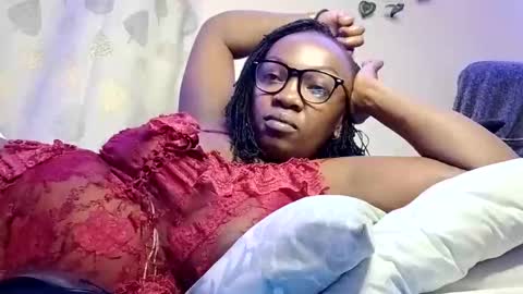 Snapshot of lulu_sparks1 chatting on 11/16/25, 01:22 lulu_sparks1 online show from 11/16/25, 01:22