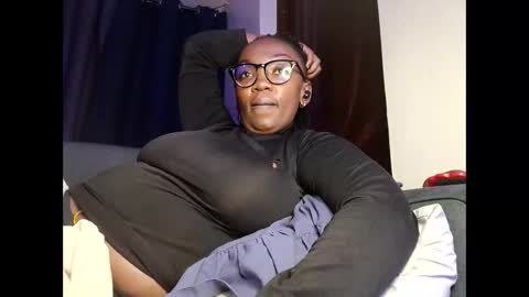 Snapshot of lulu_sparks1 chatting on 11/24/25, 06:24 lulu_sparks1 online show from 11/24/25, 06:24