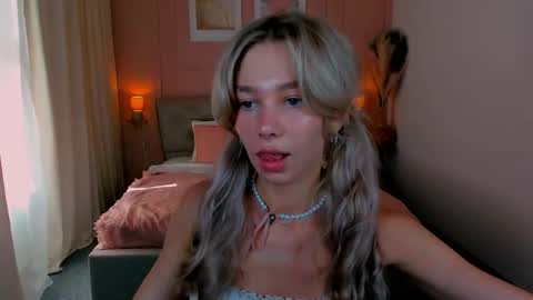 Snapshot of lulualise chatting on 05/24/26, 01:05 Alise online show from 05/24/26, 01:05