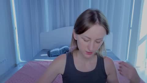 Lily online show from 09/22/25, 09:55