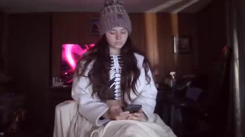 Snapshot of lulupixxx chatting on 01/19/25, 06:00 Connie online show from 01/19/25, 06:00