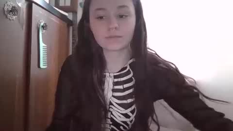 Snapshot of lulupixxx chatting on 02/20/25, 06:24 Connie online show from 02/20/25, 06:24