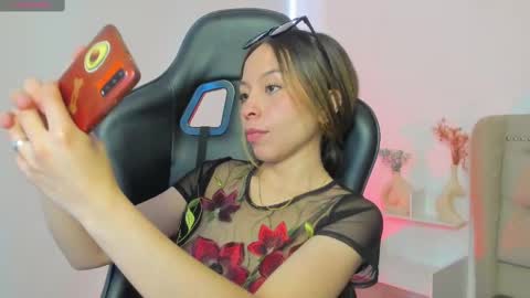 luluuberry online show from 11/12/25, 01:44