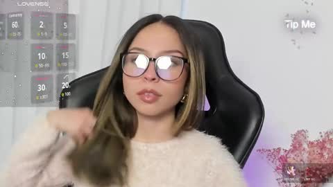 luluuberry online show from 12/18/25, 10:27