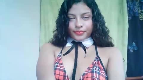luluupeach69 online show from 10/29/25, 12:18