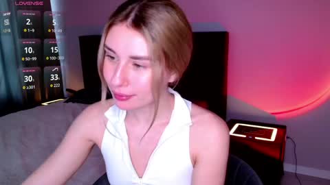 Roxy 3 online show from 04/19/26, 08:24