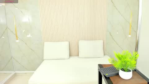 luminous__queen online show from 02/02/25, 07:35