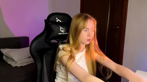 Sia online show from 12/21/25, 05:31