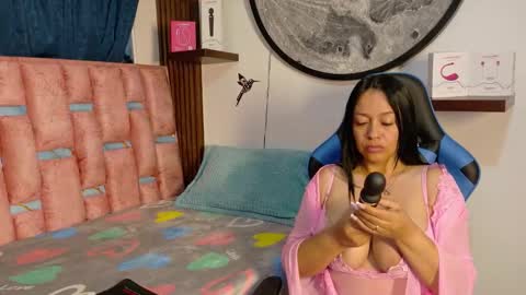 Luna online show from 12/17/25, 10:54