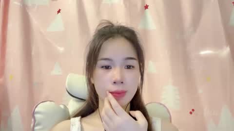 Snapshot of luna4739 chatting on 05/19/26, 02:07 Luna online show from 05/19/26, 02:07