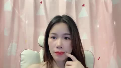 Snapshot of luna4739 chatting on 05/27/26, 06:05 Luna online show from 05/27/26, 06:05