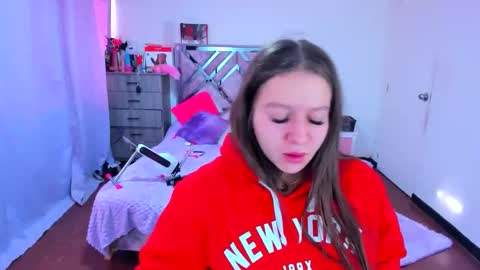 luna_analya online show from 12/15/25, 12:53