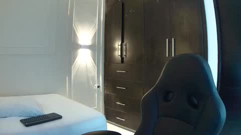 luna and banji online show from 10/21/25, 09:37