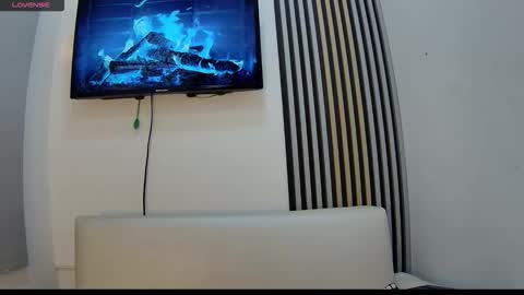 luna and banji online show from 11/11/25, 01:16