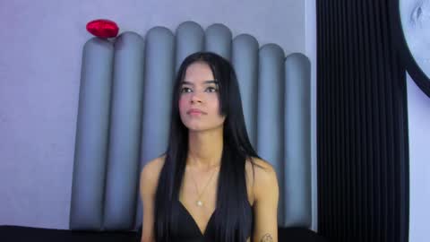 luna_bella_23 online show from 04/17/26, 03:09