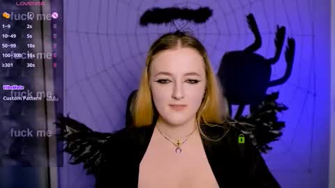 Snapshot of luna_berryy chatting on 10/20/25, 07:14 luna_berryy online show from 10/20/25, 07:14