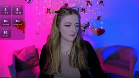 luna_berryy online show from 04/03/26, 07:23