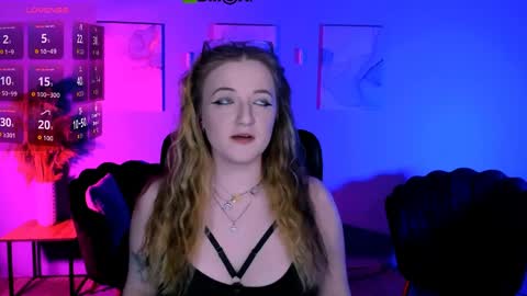 luna_berryy online show from 04/07/26, 07:25