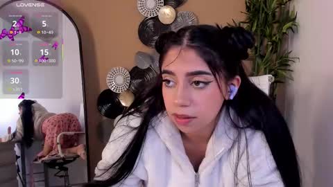 luna_cute14 online show from 03/13/26, 09:21